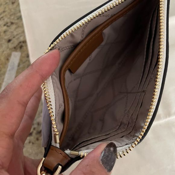 New🌸 mk Jet Set Charm Signature Logo Medium Top Zip Wristlet - Picture 6 of 7